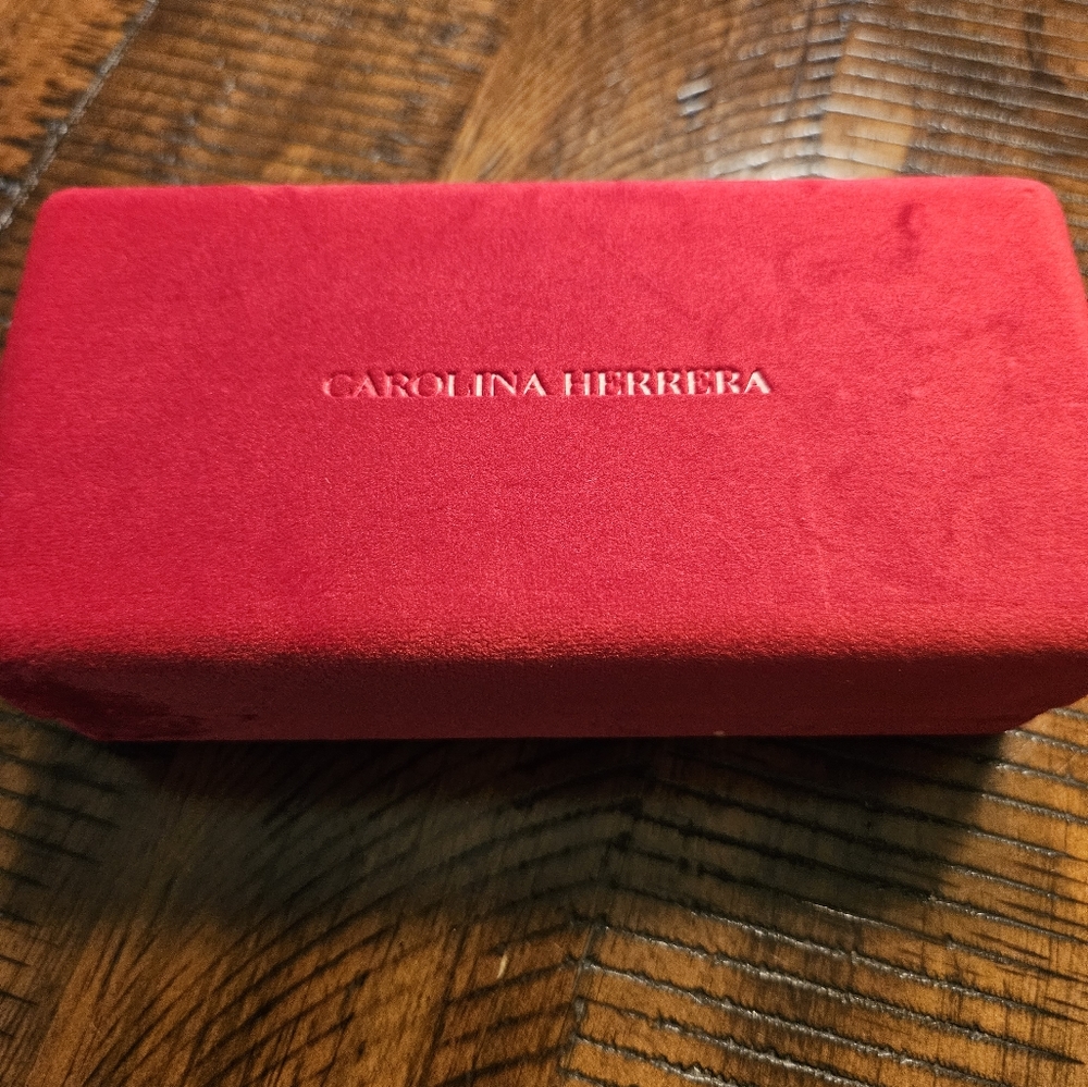 NIB Carolina Herrera Luxury Sunglasses - Picture 7 of 7